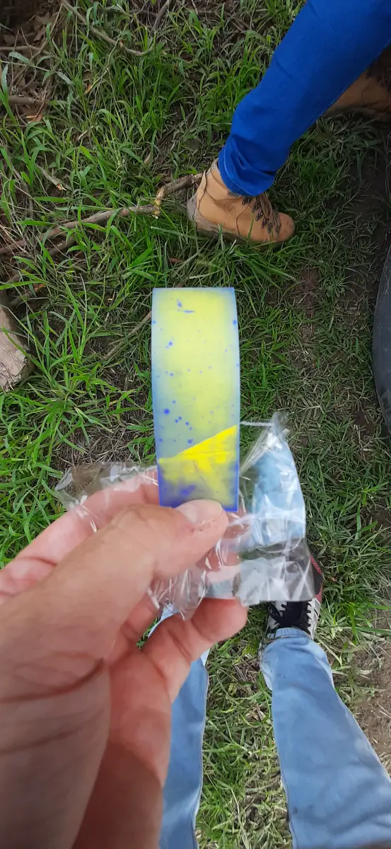 Papel hidrosensible con las gotas de la aplicación